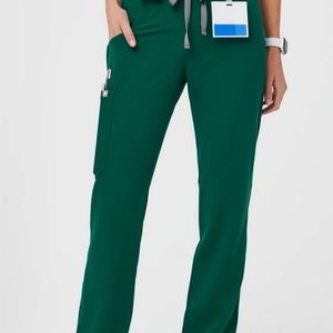FIGS Hunter Green Kade Cargo Scrub Pants women's size MP, Like New